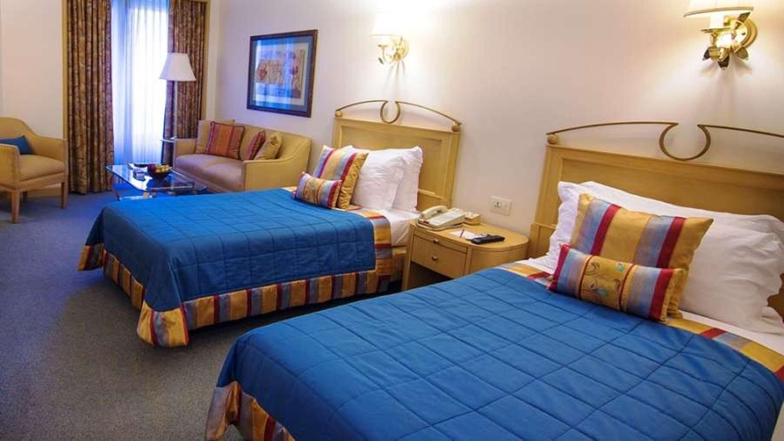 The Orchid Hotel Mumbai Vile Parle Kültér fotó A typical room at the Disney's Hilton Anaheim