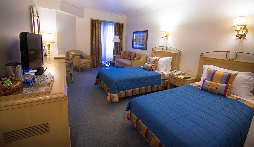 The Orchid Hotel Mumbai Vile Parle Kültér fotó A room at the Hilton San Francisco