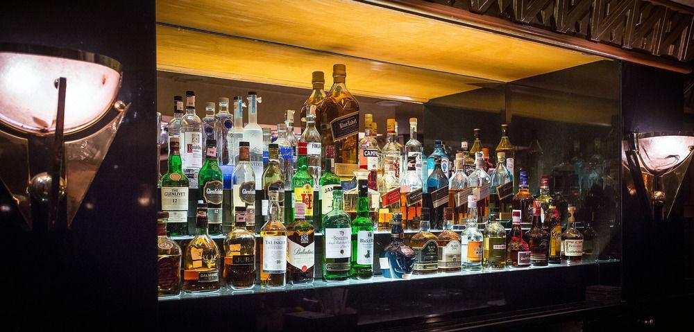 The Orchid Hotel Mumbai Vile Parle Kültér fotó A selection of spirits
