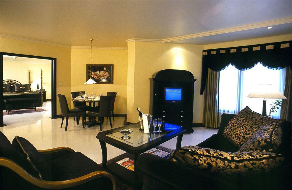 The Orchid Hotel Mumbai Vile Parle Kültér fotó A suite at the Taj Mahal Palace, Mumbai