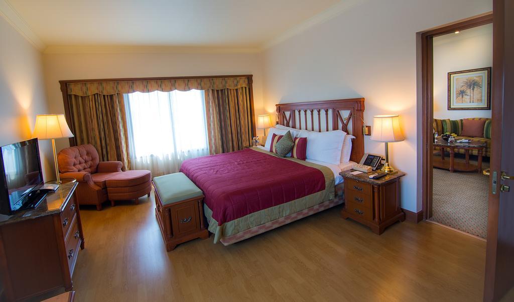 The Orchid Hotel Mumbai Vile Parle Kültér fotó A bedroom at the Taj Bengal