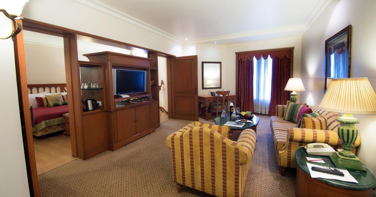 The Orchid Hotel Mumbai Vile Parle Kültér fotó A suite at the Taj Mahal Palace, Mumbai
