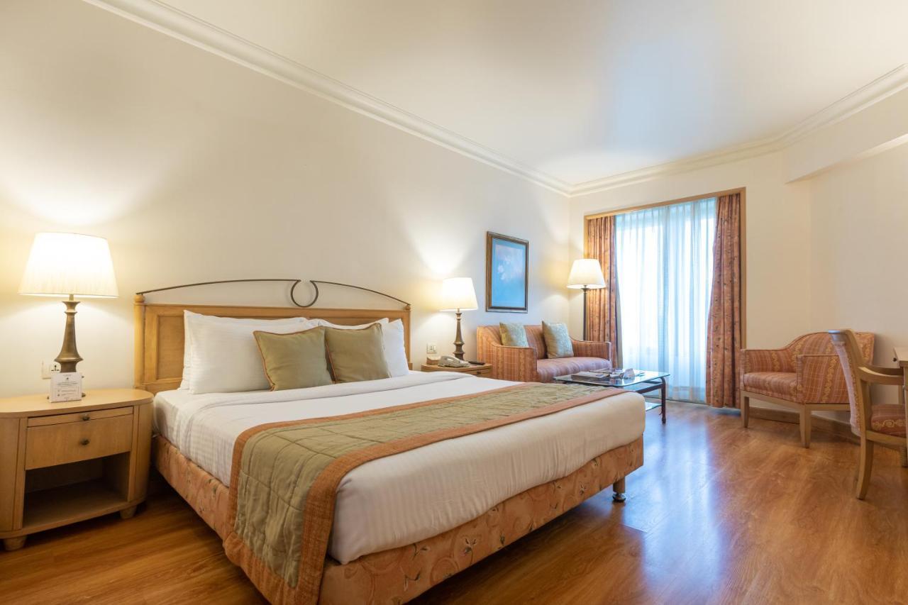 The Orchid Hotel Mumbai Vile Parle Kültér fotó A room at the Taj Bengal