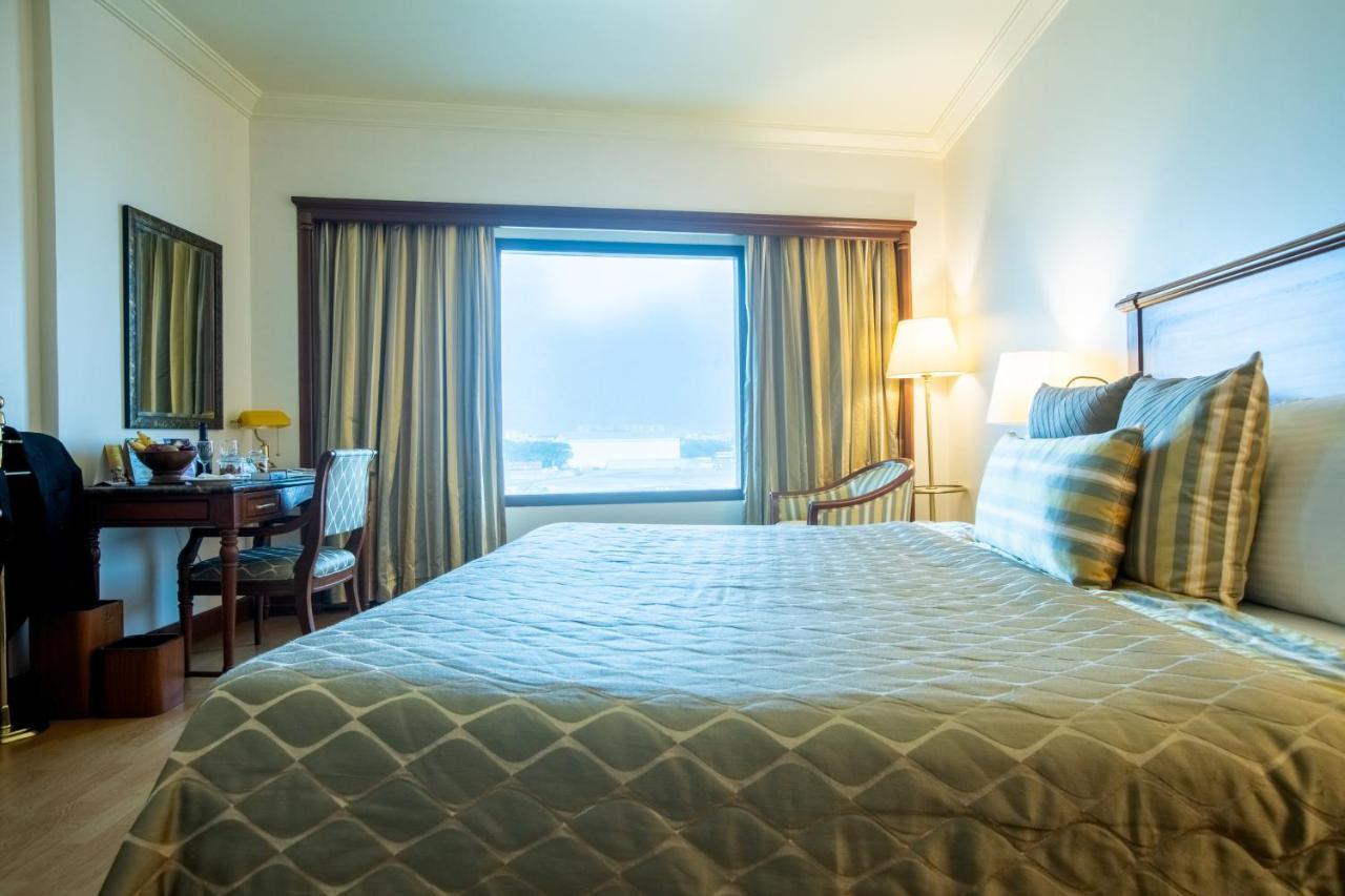 The Orchid Hotel Mumbai Vile Parle Kültér fotó A room at the Taj Bengal