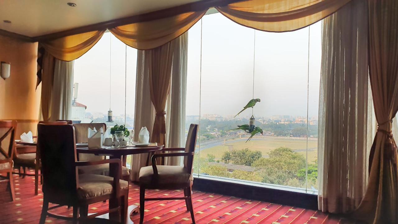 The Orchid Hotel Mumbai Vile Parle Kültér fotó Parrots at the hotel