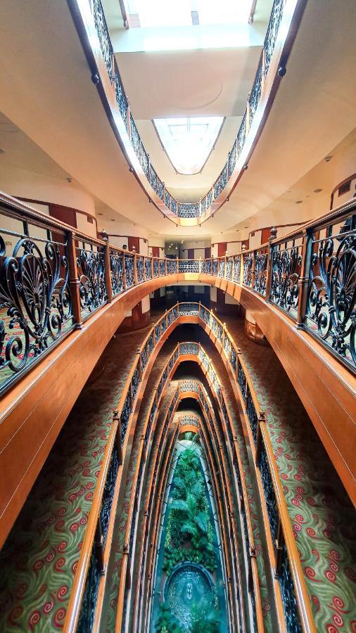 The Orchid Hotel Mumbai Vile Parle Kültér fotó The spiral staircase