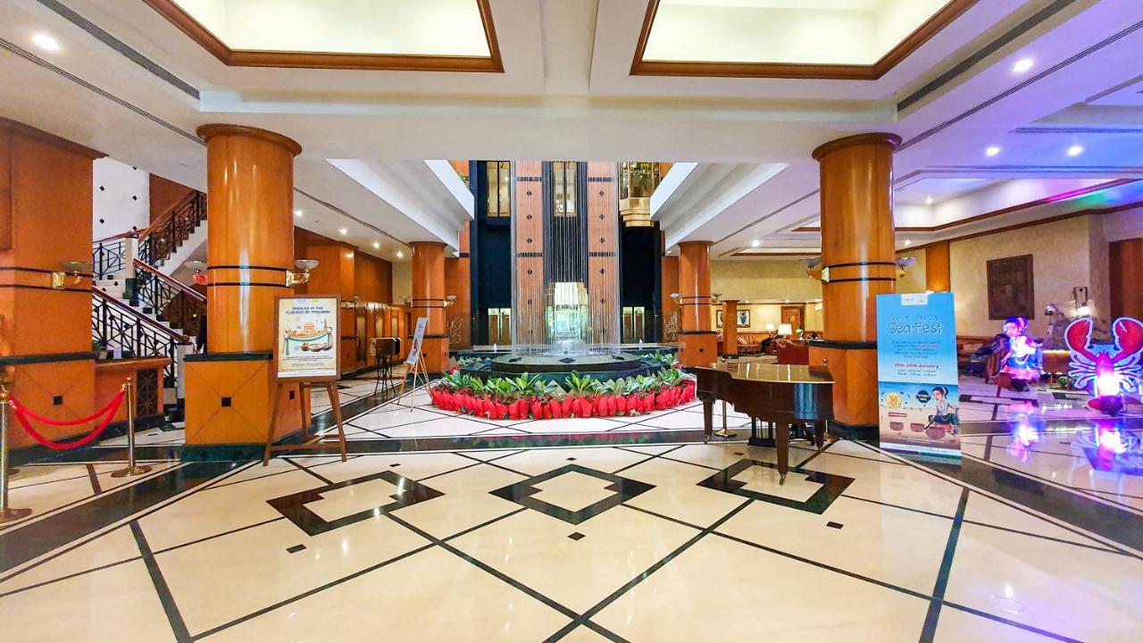 The Orchid Hotel Mumbai Vile Parle Kültér fotó The lobby of the hotel